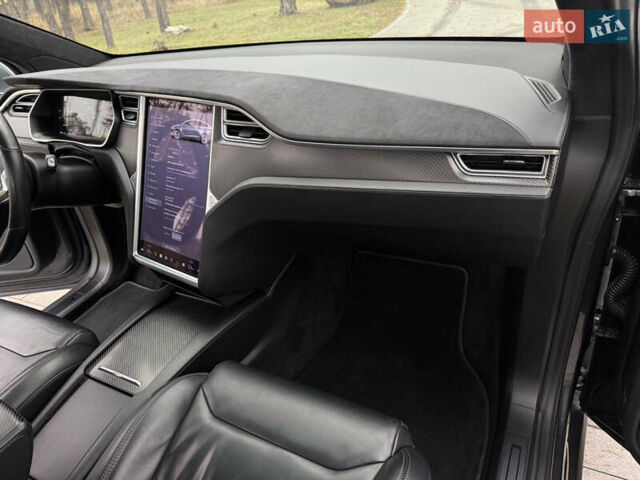 Серый Тесла Модель Х, объемом двигателя 0 л и пробегом 217 тыс. км за 20900 $, фото 20 на Automoto.ua