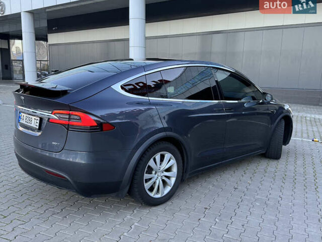 Серый Тесла Модель Х, объемом двигателя 0 л и пробегом 142 тыс. км за 41000 $, фото 6 на Automoto.ua