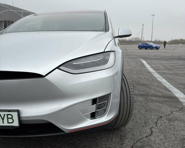 Серый Тесла Модель Х, объемом двигателя 0 л и пробегом 215 тыс. км за 21700 $, фото 15 на Automoto.ua