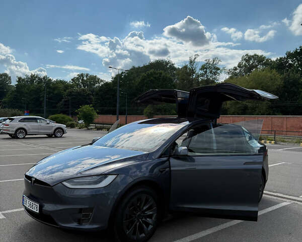 Серый Тесла Модель Х, объемом двигателя 0 л и пробегом 171 тыс. км за 22700 $, фото 8 на Automoto.ua