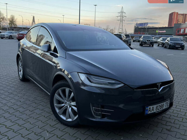 Серый Тесла Модель Х, объемом двигателя 0 л и пробегом 142 тыс. км за 43000 $, фото 1 на Automoto.ua