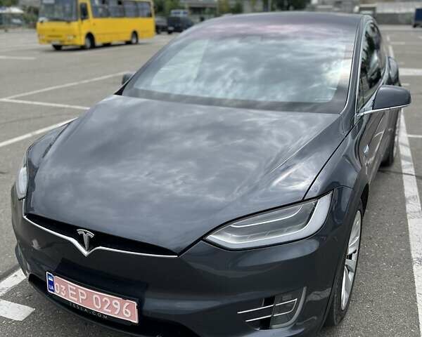 Серый Тесла Модель Х, объемом двигателя 0 л и пробегом 140 тыс. км за 25000 $, фото 2 на Automoto.ua