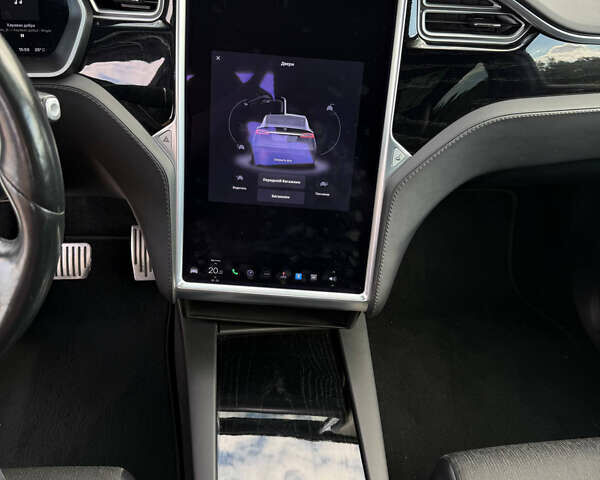 Серый Тесла Модель Х, объемом двигателя 0 л и пробегом 171 тыс. км за 22700 $, фото 3 на Automoto.ua