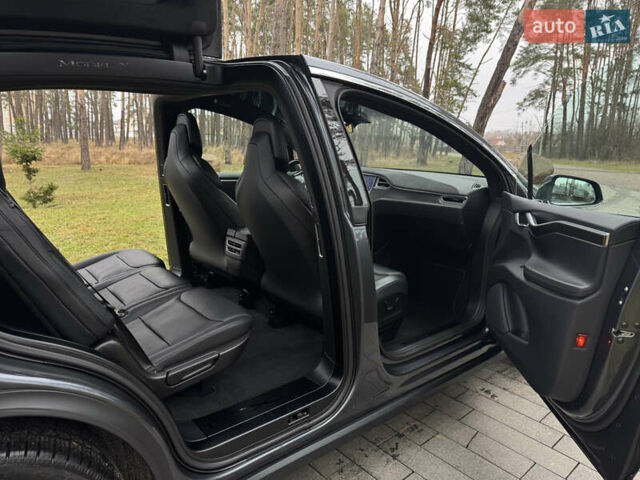Серый Тесла Модель Х, объемом двигателя 0 л и пробегом 217 тыс. км за 20900 $, фото 10 на Automoto.ua
