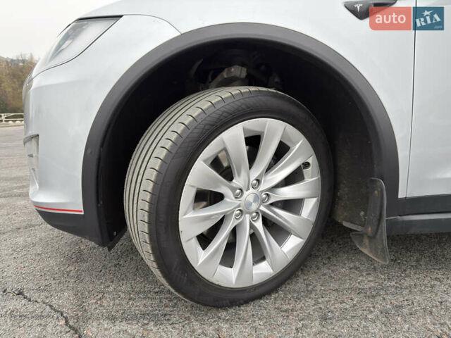 Серый Тесла Модель Х, объемом двигателя 0 л и пробегом 215 тыс. км за 21700 $, фото 69 на Automoto.ua