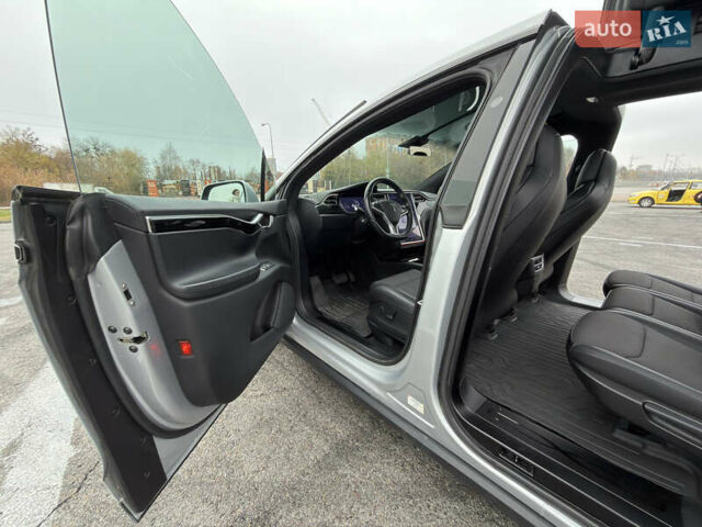 Серый Тесла Модель Х, объемом двигателя 0 л и пробегом 215 тыс. км за 21700 $, фото 61 на Automoto.ua