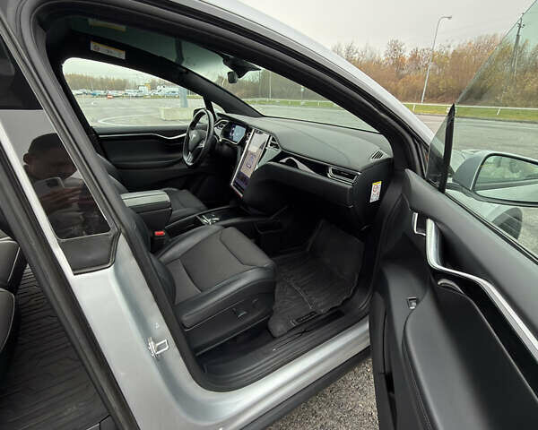 Серый Тесла Модель Х, объемом двигателя 0 л и пробегом 215 тыс. км за 21700 $, фото 58 на Automoto.ua