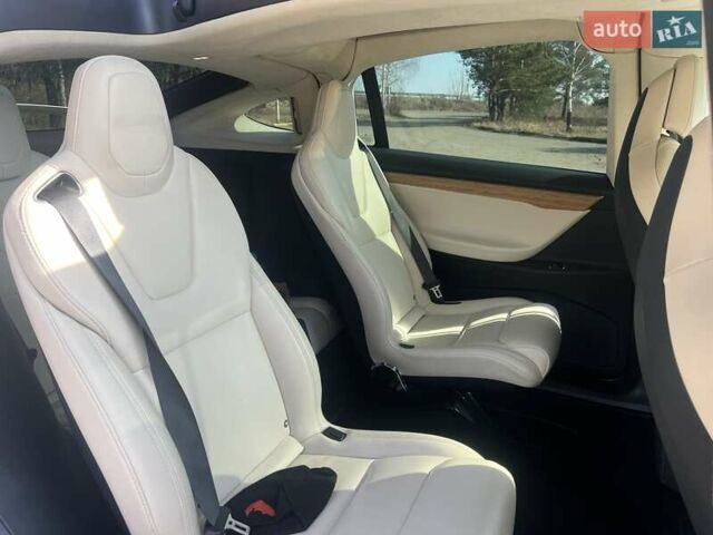 Серый Тесла Модель Х, объемом двигателя 0 л и пробегом 88 тыс. км за 23000 $, фото 9 на Automoto.ua