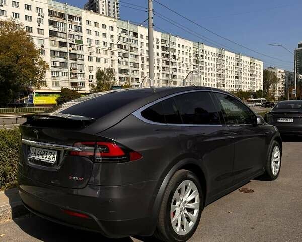 Серый Тесла Модель Х, объемом двигателя 0 л и пробегом 48 тыс. км за 28000 $, фото 10 на Automoto.ua