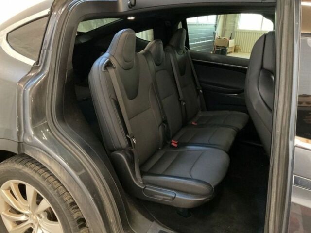 Серый Тесла Модель Х, объемом двигателя 0 л и пробегом 190 тыс. км за 20582 $, фото 6 на Automoto.ua