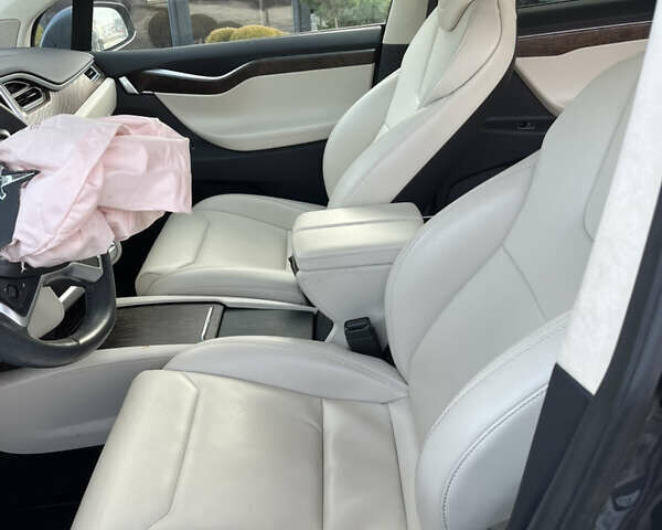 Серый Тесла Модель Х, объемом двигателя 0 л и пробегом 96 тыс. км за 16900 $, фото 13 на Automoto.ua