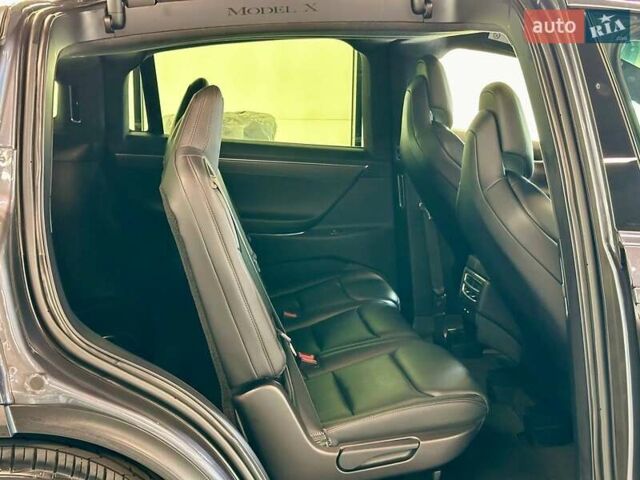 Серый Тесла Модель Х, объемом двигателя 0 л и пробегом 143 тыс. км за 29900 $, фото 23 на Automoto.ua
