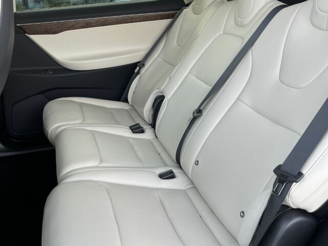 Серый Тесла Модель Х, объемом двигателя 0 л и пробегом 96 тыс. км за 16900 $, фото 14 на Automoto.ua