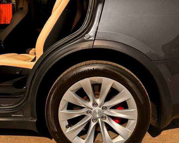 Серый Тесла Модель Х, объемом двигателя 0 л и пробегом 48 тыс. км за 28000 $, фото 6 на Automoto.ua