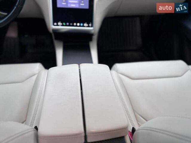 Сірий Тесла Модель Х, об'ємом двигуна 0 л та пробігом 84 тис. км за 23999 $, фото 32 на Automoto.ua