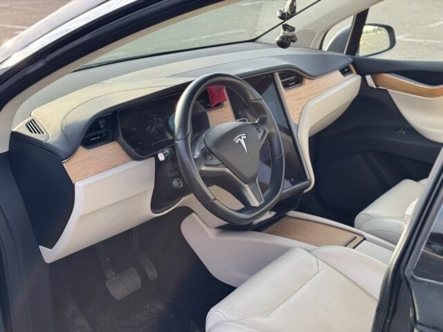 Серый Тесла Модель Х, объемом двигателя 0 л и пробегом 233 тыс. км за 17500 $, фото 5 на Automoto.ua