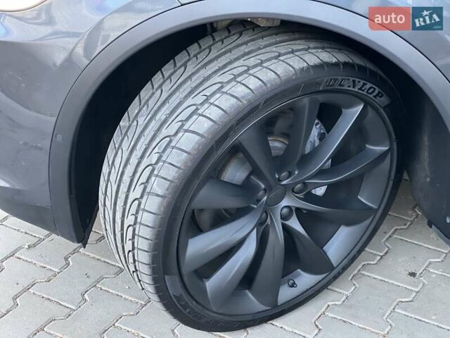 Серый Тесла Модель Х, объемом двигателя 0 л и пробегом 144 тыс. км за 28950 $, фото 7 на Automoto.ua