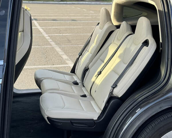 Серый Тесла Модель Х, объемом двигателя 0 л и пробегом 233 тыс. км за 17500 $, фото 25 на Automoto.ua