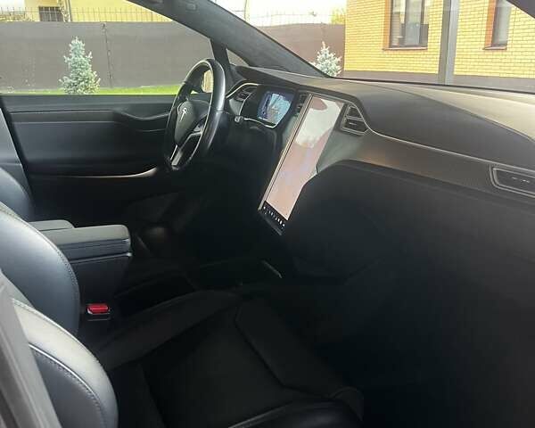 Серый Тесла Модель Х, объемом двигателя 0 л и пробегом 153 тыс. км за 25000 $, фото 6 на Automoto.ua