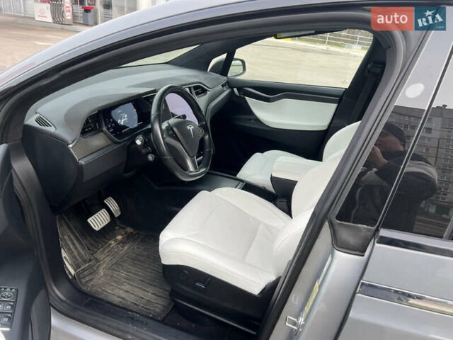 Серый Тесла Модель Х, объемом двигателя 0 л и пробегом 122 тыс. км за 22500 $, фото 2 на Automoto.ua