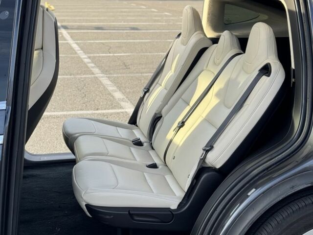 Серый Тесла Модель Х, объемом двигателя 0 л и пробегом 233 тыс. км за 17500 $, фото 7 на Automoto.ua