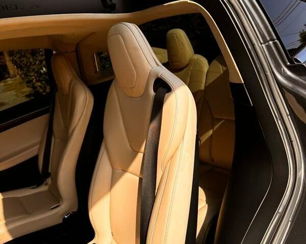 Серый Тесла Модель Х, объемом двигателя 0 л и пробегом 48 тыс. км за 28000 $, фото 5 на Automoto.ua