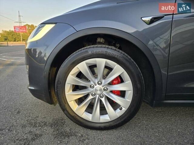 Серый Тесла Модель Х, объемом двигателя 0 л и пробегом 56 тыс. км за 26688 $, фото 19 на Automoto.ua