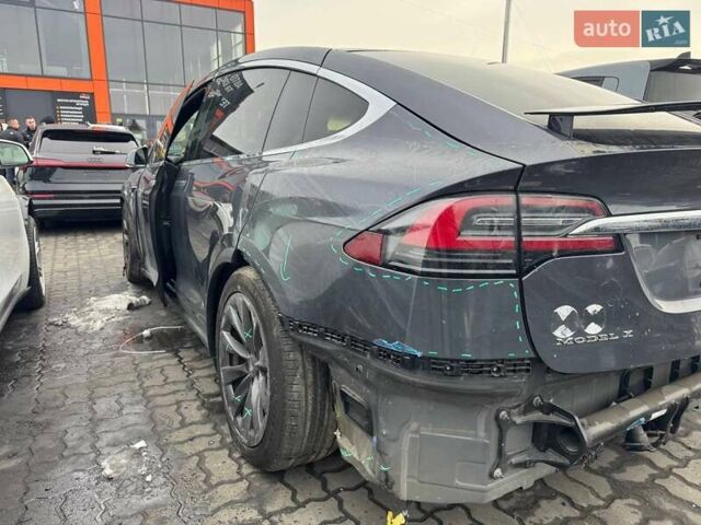 Серый Тесла Модель Х, объемом двигателя 0 л и пробегом 123 тыс. км за 20000 $, фото 4 на Automoto.ua