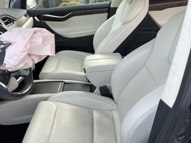 Серый Тесла Модель Х, объемом двигателя 0 л и пробегом 96 тыс. км за 16900 $, фото 15 на Automoto.ua