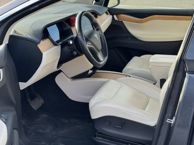 Серый Тесла Модель Х, объемом двигателя 0 л и пробегом 233 тыс. км за 17500 $, фото 6 на Automoto.ua