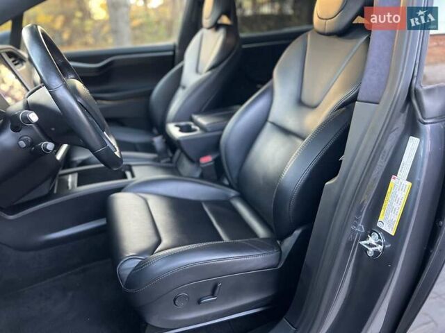 Серый Тесла Модель Х, объемом двигателя 0 л и пробегом 144 тыс. км за 28950 $, фото 32 на Automoto.ua