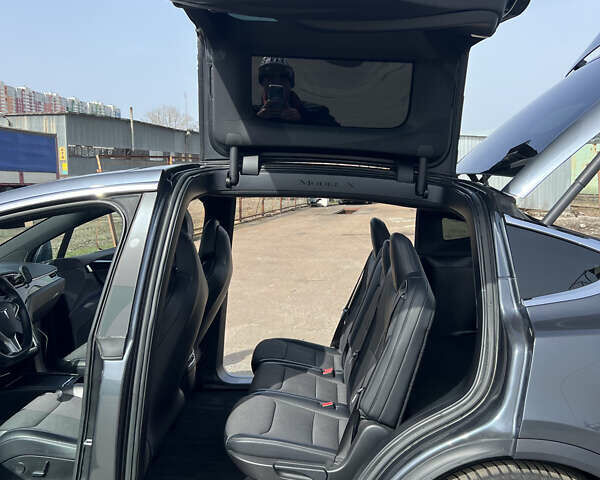 Сірий Тесла Модель Х, об'ємом двигуна 0 л та пробігом 109 тис. км за 33000 $, фото 45 на Automoto.ua