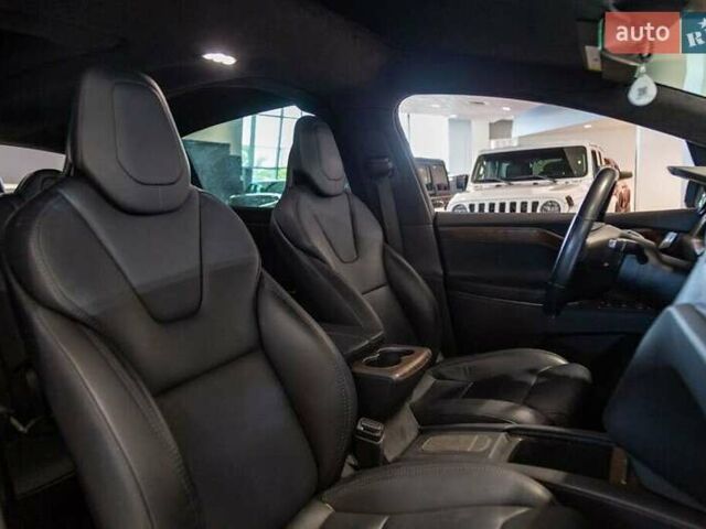 Серый Тесла Модель Х, объемом двигателя 0 л и пробегом 60 тыс. км за 7900 $, фото 9 на Automoto.ua