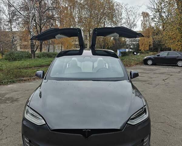 Серый Тесла Модель Х, объемом двигателя 0 л и пробегом 67 тыс. км за 35000 $, фото 5 на Automoto.ua