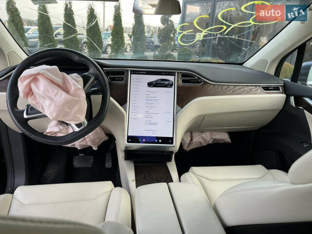 Серый Тесла Модель Х, объемом двигателя 0 л и пробегом 96 тыс. км за 16900 $, фото 15 на Automoto.ua