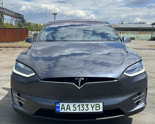 Серый Тесла Модель Х, объемом двигателя 0 л и пробегом 114 тыс. км за 32000 $, фото 5 на Automoto.ua