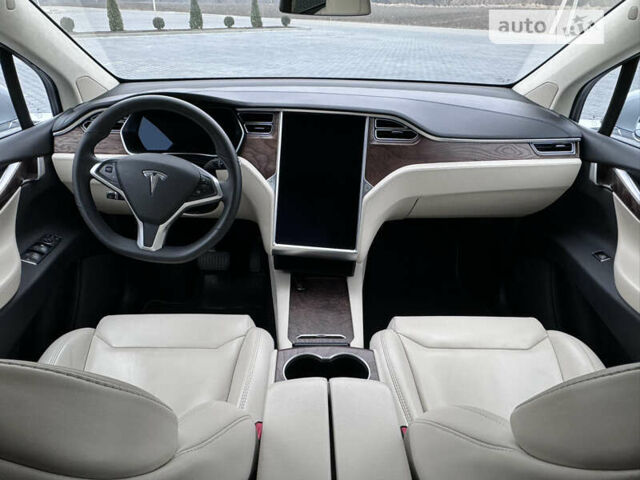 Серый Тесла Модель Х, объемом двигателя 0 л и пробегом 102 тыс. км за 48500 $, фото 22 на Automoto.ua