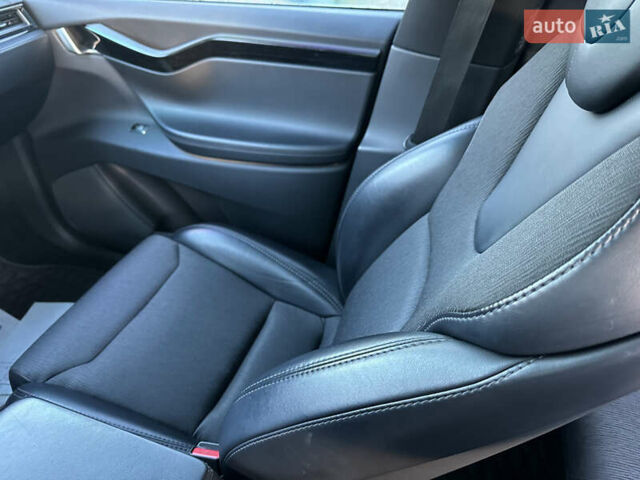 Серый Тесла Модель Х, объемом двигателя 0 л и пробегом 177 тыс. км за 21000 $, фото 18 на Automoto.ua