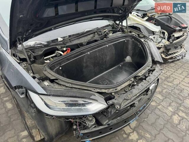 Серый Тесла Модель Х, объемом двигателя 0 л и пробегом 123 тыс. км за 20000 $, фото 12 на Automoto.ua