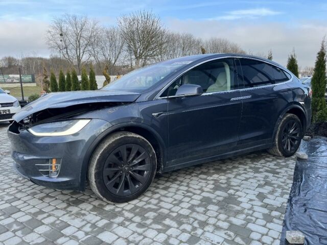 Серый Тесла Модель Х, объемом двигателя 0 л и пробегом 96 тыс. км за 16900 $, фото 4 на Automoto.ua