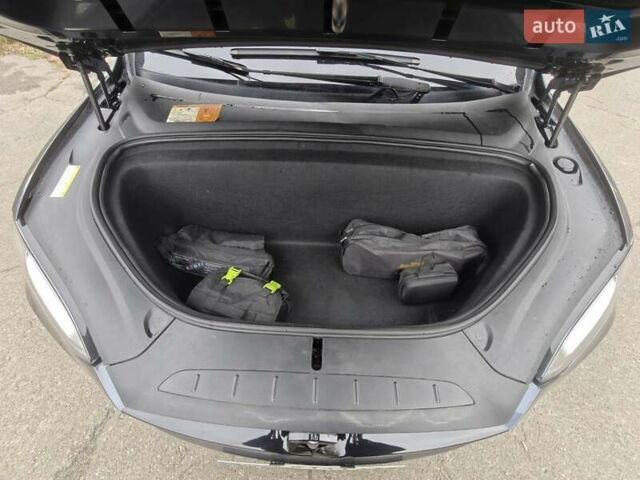 Серый Тесла Модель Х, объемом двигателя 0 л и пробегом 67 тыс. км за 35000 $, фото 9 на Automoto.ua