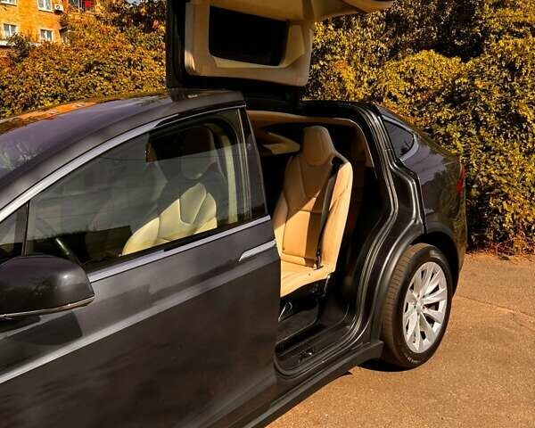 Серый Тесла Модель Х, объемом двигателя 0 л и пробегом 48 тыс. км за 28000 $, фото 4 на Automoto.ua