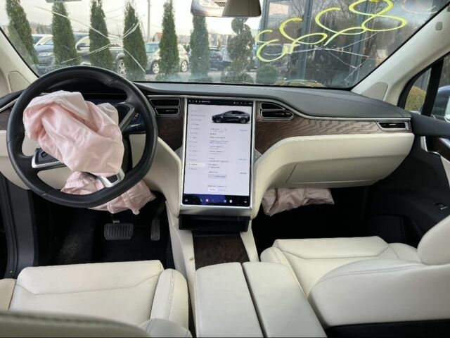 Серый Тесла Модель Х, объемом двигателя 0 л и пробегом 96 тыс. км за 16900 $, фото 19 на Automoto.ua