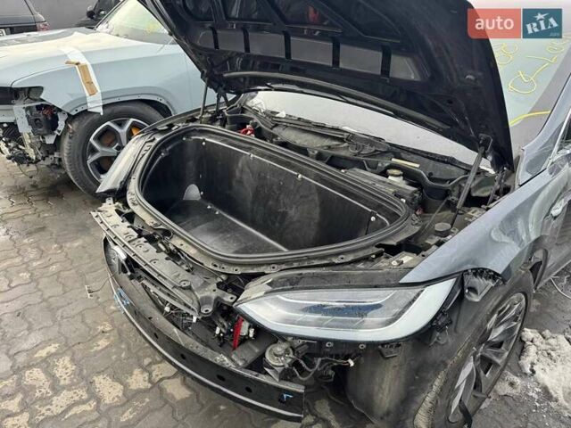 Серый Тесла Модель Х, объемом двигателя 0 л и пробегом 123 тыс. км за 20000 $, фото 9 на Automoto.ua