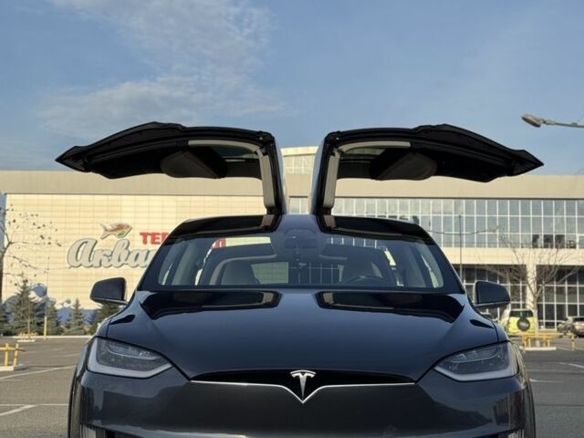 Серый Тесла Модель Х, объемом двигателя 0 л и пробегом 233 тыс. км за 17500 $, фото 1 на Automoto.ua
