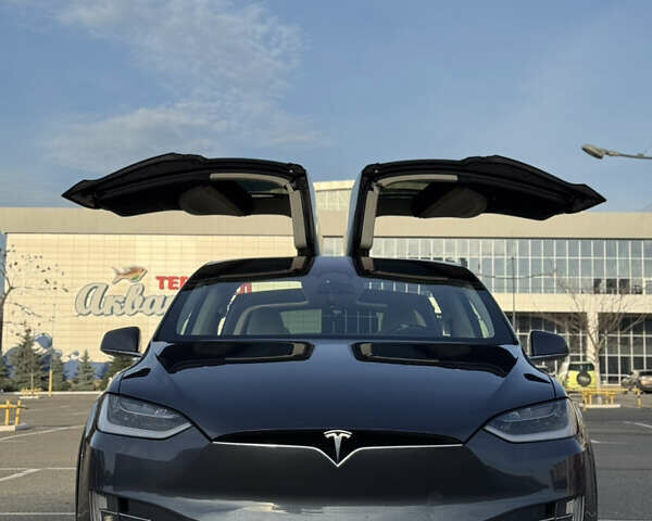 Серый Тесла Модель Х, объемом двигателя 0 л и пробегом 233 тыс. км за 17500 $, фото 1 на Automoto.ua