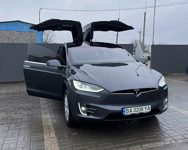 Серый Тесла Модель Х, объемом двигателя 0 л и пробегом 31 тыс. км за 65000 $, фото 8 на Automoto.ua