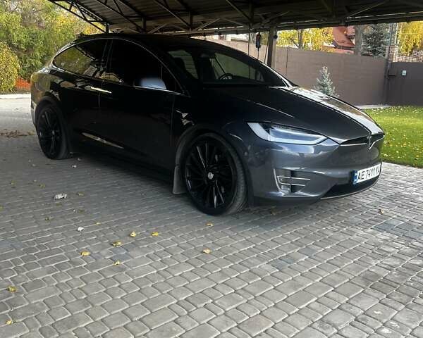 Серый Тесла Модель Х, объемом двигателя 0 л и пробегом 153 тыс. км за 25000 $, фото 1 на Automoto.ua