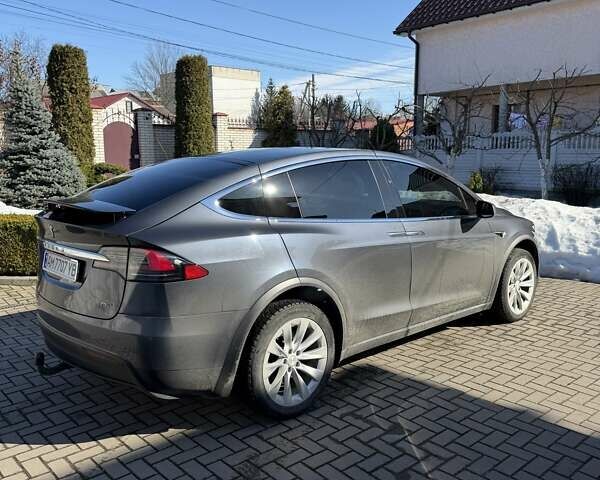 Серый Тесла Модель Х, объемом двигателя 0 л и пробегом 178 тыс. км за 20500 $, фото 5 на Automoto.ua