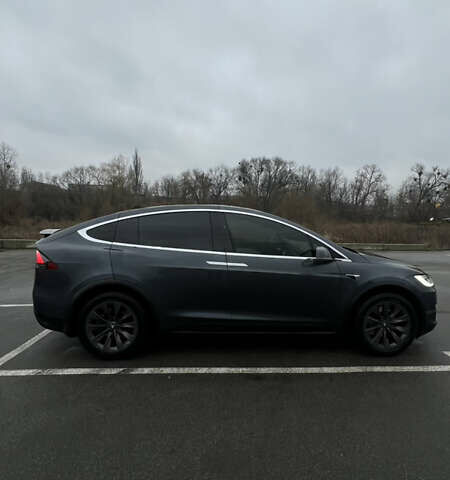 Серый Тесла Модель Х, объемом двигателя 0 л и пробегом 70 тыс. км за 22000 $, фото 7 на Automoto.ua